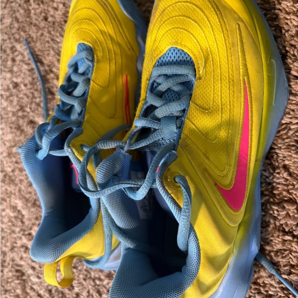 Nike Yellow and Blue Sneakers Dynamic Design